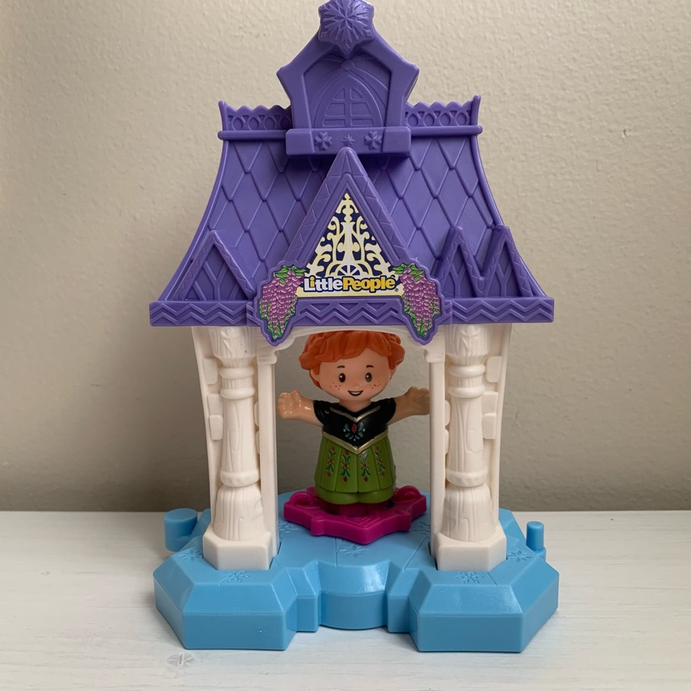 Fisher-Price Little People Disney Princess Frozen Anna in Arendelle Playset
